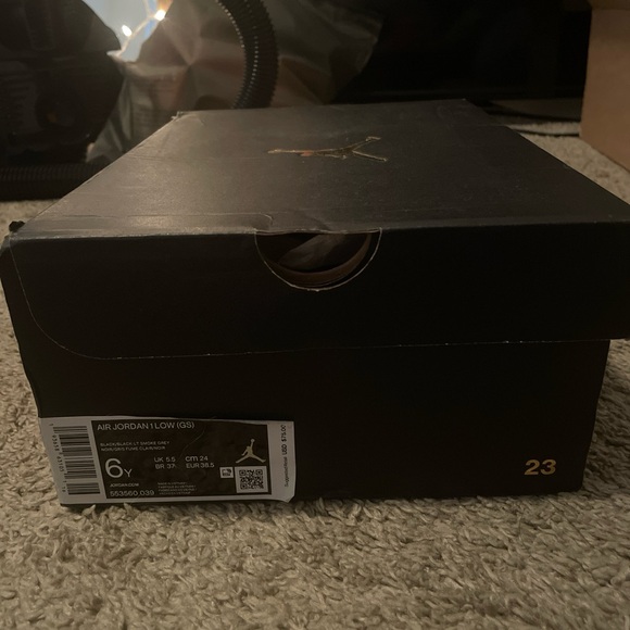 Air Jordan 1 Low GS Smoke Grey - Picture 7 of 8